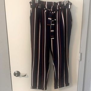 Juniors crop pants
